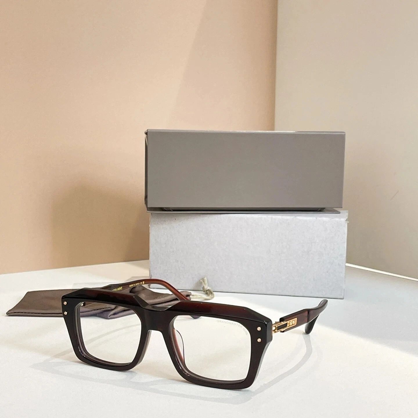 Новые солнцезащитные очки DIYTA DT DTX464 Classic Casual с прозрачными линзами, модные женские солнцезащитные очки в ацетатной оправе, мужские солнцезащитные очки с коробкой
Новые солнцезащитные очки DIYTA DT DTX464 Classic Casual с прозрачными линзами, модные женские солнцезащитные очки в ацетатной оправе, мужские солнцезащитные очки с коробкой