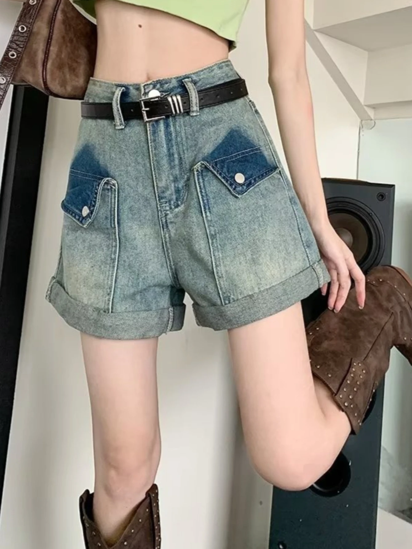 Women High Waist Cargo Denim Shorts Large Flap Pockets Contrast Patchwork A Line Wide Leg Cuffed Hem
Women High Waist Cargo Denim Shorts Large Flap Pockets Contrast Patchwork A Line Wide Leg Cuffed Hem