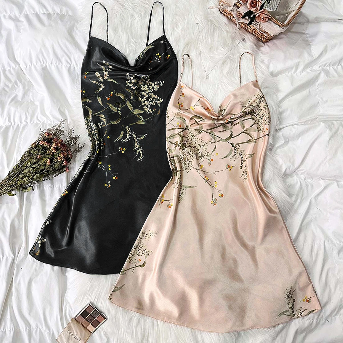 New Women Pajamas 2 Pcs Set Satin Silk Nightgown Print V-Neck Women Sexy Suspenders Homewear
New Women Pajamas 2 Pcs Set Satin Silk Nightgown Print V-Neck Women Sexy Suspenders Homewear