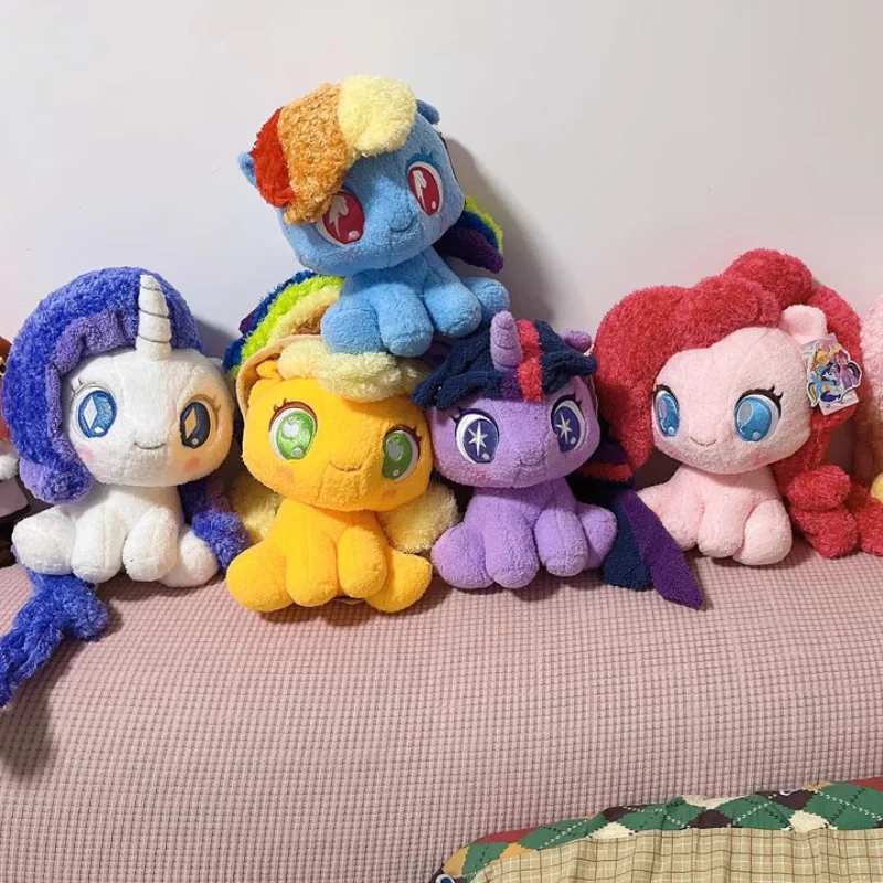 Подлинная сидящая кукла My Little Pony, игрушки Fluttershy Applejack, Twilight Sparkle Pinkie Pie, мягкая подушка, подарочная модель
Подлинная сидящая кукла My Little Pony, игрушки Fluttershy Applejack, Twilight Sparkle Pinkie Pie, мягкая подушка, подарочная модель