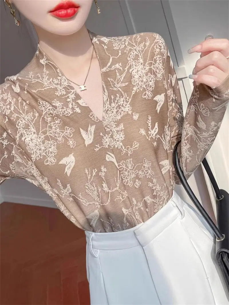 Women's Spring French Style Blouse - Lightweight V-Neck Lace Embroidered Knit Top, Breathable Skin-Friendly Casual Shirt G377
Women's Spring French Style Blouse - Lightweight V-Neck Lace Embroidered Knit Top, Breathable Skin-Friendly Casual Shirt G377