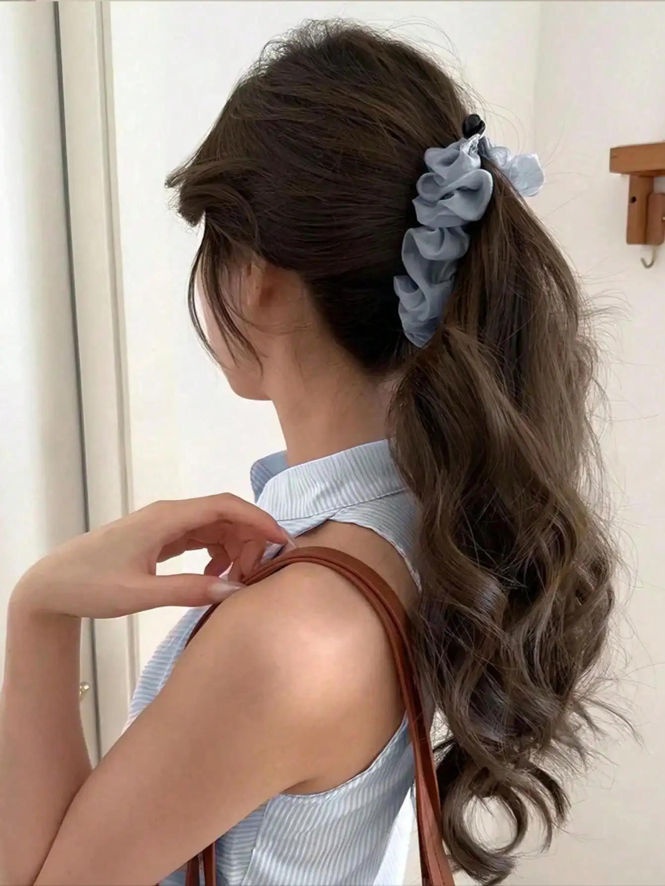 1pc Chiffon Fabric Pleated Non-Slip Vertical High Ponytail Hair Clip, Elegant Hair Accessory, Fashion Claw Clip, Minimalist
1pc Chiffon Fabric Pleated Non-Slip Vertical High Ponytail Hair Clip, Elegant Hair Accessory, Fashion Claw Clip, Minimalist