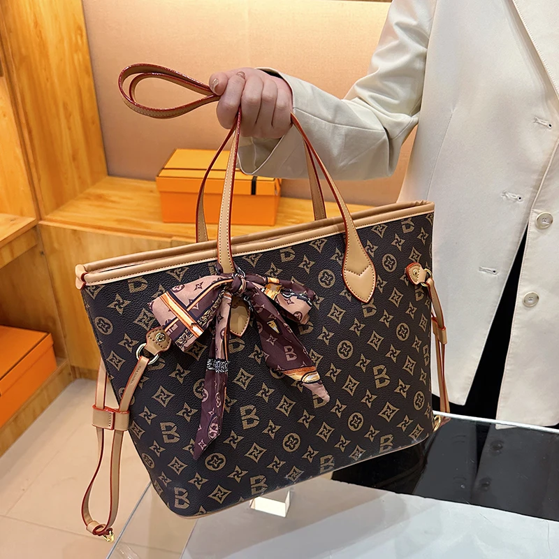 Luxury Retro Messenger Bag - High-End Crossbody with Textured Leather & Letter Logo, Fashionable Women's Solid Color Shopper
Luxury Retro Messenger Bag - High-End Crossbody with Textured Leather & Letter Logo, Fashionable Women's Solid Color Shopper