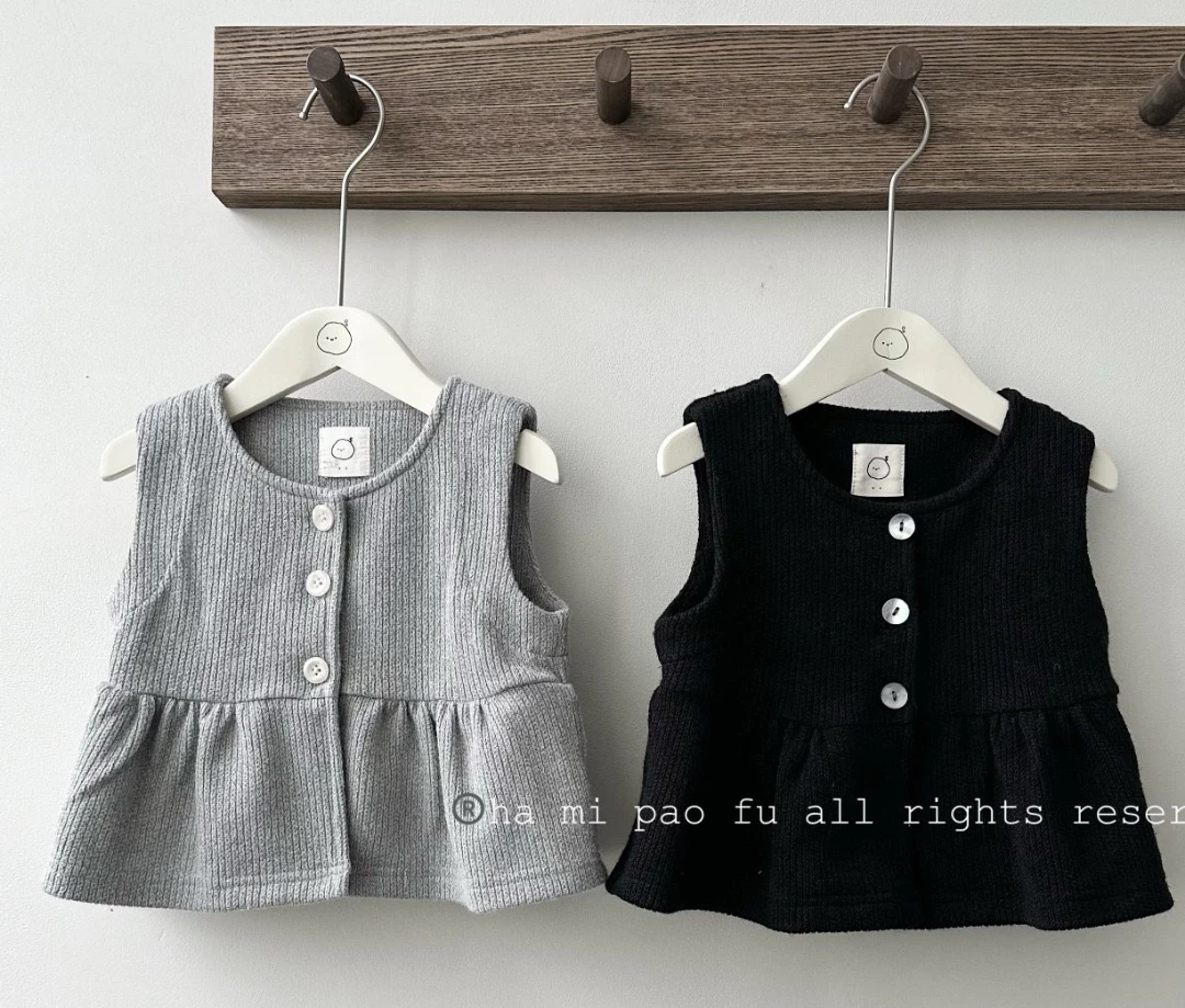 Girls Vest 2024 Spring and Autumn New O-neck Single Breasted Sleeveless Vest Jacket Small Fragrance Style Baby Clothes
Girls Vest 2024 Spring and Autumn New O-neck Single Breasted Sleeveless Vest Jacket Small Fragrance Style Baby Clothes
