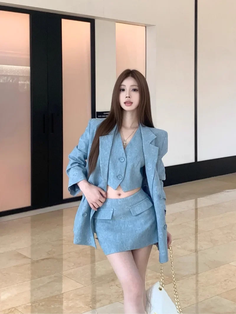 Sweet Hot Girl Suit Women's Autumn Blue Tailored Coat V-neck Vest Wrap Hip Mini Skirt Three-piece Set Fashion Female Clothes
Sweet Hot Girl Suit Women's Autumn Blue Tailored Coat V-neck Vest Wrap Hip Mini Skirt Three-piece Set Fashion Female Clothes