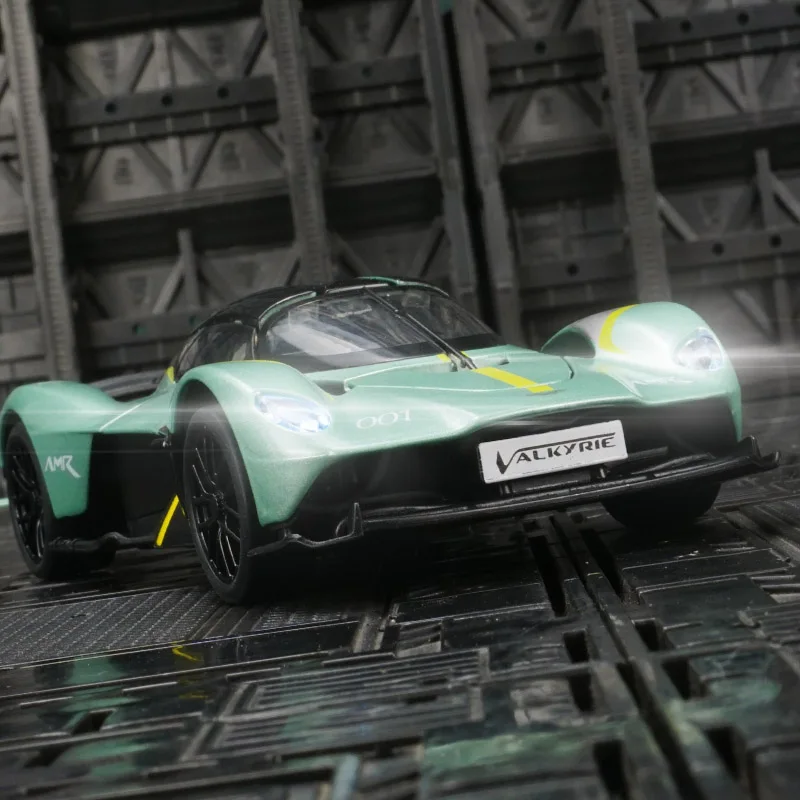 1:32 simulation Aston Martin Valkyrie alloy car model doors can be opened has sound and lighting suitable for collection
1:32 simulation Aston Martin Valkyrie alloy car model doors can be opened has sound and lighting suitable for collection