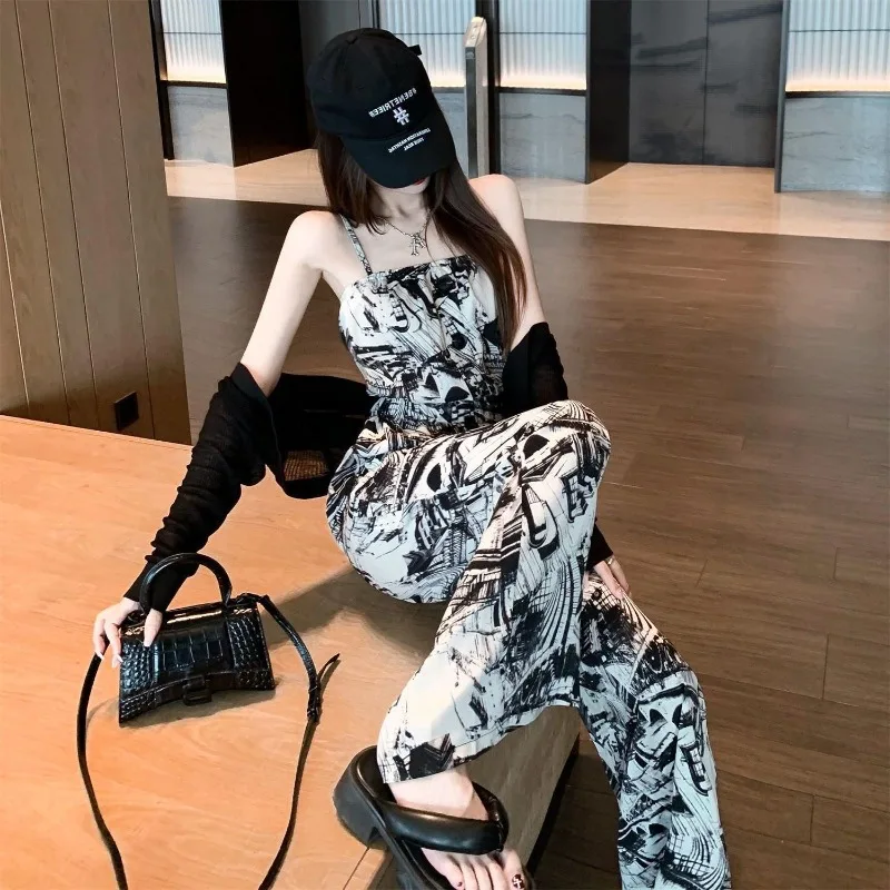 French Hong Kong Style Printed Suspender Jumpsuit Female Niche Retro Ink Dyeing Suit
French Hong Kong Style Printed Suspender Jumpsuit Female Niche Retro Ink Dyeing Suit