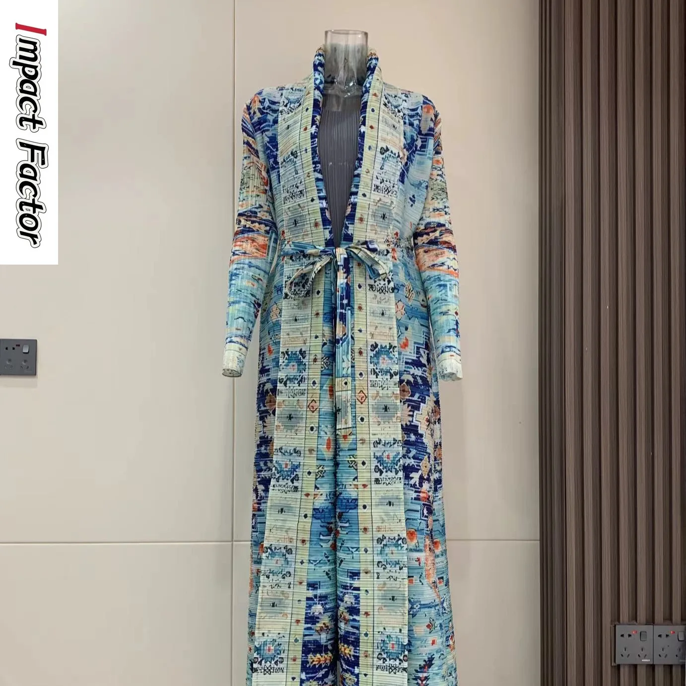 Miyake Pleated Autumn Long-sleeved Coat Coat Robe Cape Print Women's Fashion Foreign Trade Printing Middle East Explosion
Miyake Pleated Autumn Long-sleeved Coat Coat Robe Cape Print Women's Fashion Foreign Trade Printing Middle East Explosion