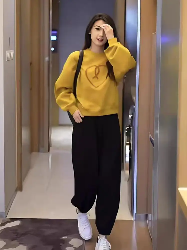 Spring Autumn Casual Love Heart Lazy Style Women's Lightweight Streetwear Sweatshirt Banana Pants Elegant Two-Piece Set
Spring Autumn Casual Love Heart Lazy Style Women's Lightweight Streetwear Sweatshirt Banana Pants Elegant Two-Piece Set