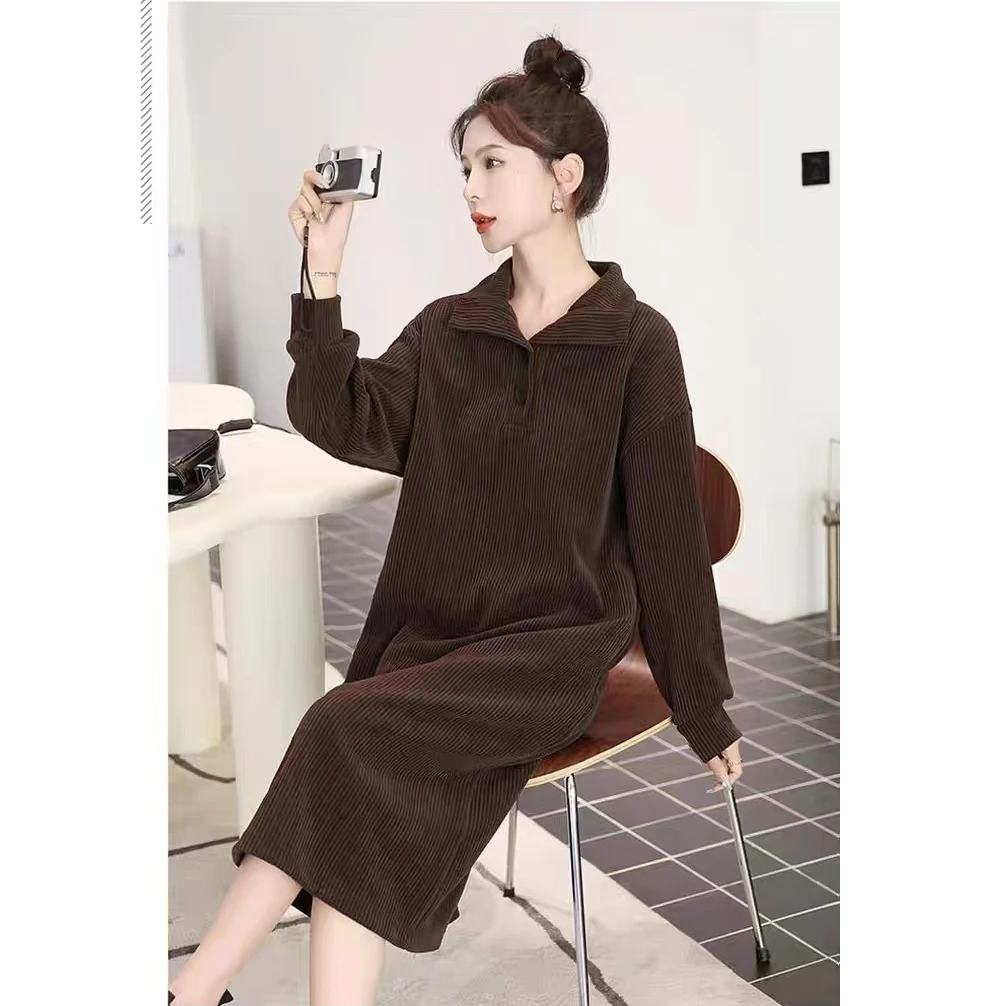 Длинное струящееся макси-платье женское осеннее 2025 года, новинка, скрывающее недостатки фигуры, омолаживающее, с высоким воротником, свободного кроя, базовое
Длинное струящееся макси-платье женское осеннее 2025 года, новинка, скрывающее недостатки фигуры, омолаживающее, с высоким воротником, свободного кроя, базовое