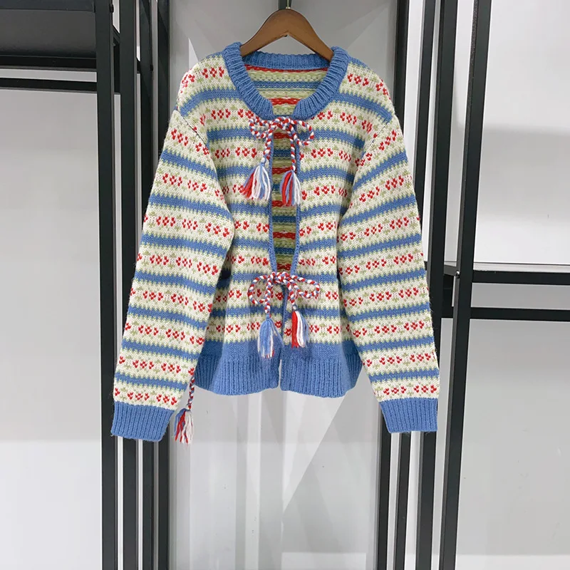 【Gift Free】2026 Early Spring Playful Youthful Striped Jacquard Tie Round Neck Loose Knit Sweater Women
【Gift Free】2026 Early Spring Playful Youthful Striped Jacquard Tie Round Neck Loose Knit Sweater Women