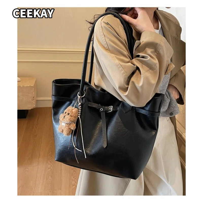 CEEKAY Women's Tote Bag Black Glossy PU Leather Large Shoulder Handbag Belt Buckle Plush Bear Pendant Daily Commute Casual
CEEKAY Women's Tote Bag Black Glossy PU Leather Large Shoulder Handbag Belt Buckle Plush Bear Pendant Daily Commute Casual