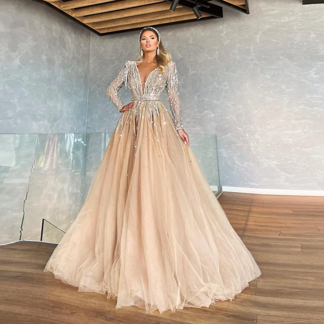 Champagne Elegant Evening Dresses Luxury Long Sleeves V-Neck Sequins Sparkly Women Formal Party Prom Gowns Plus Size Custom
Champagne Elegant Evening Dresses Luxury Long Sleeves V-Neck Sequins Sparkly Women Formal Party Prom Gowns Plus Size Custom