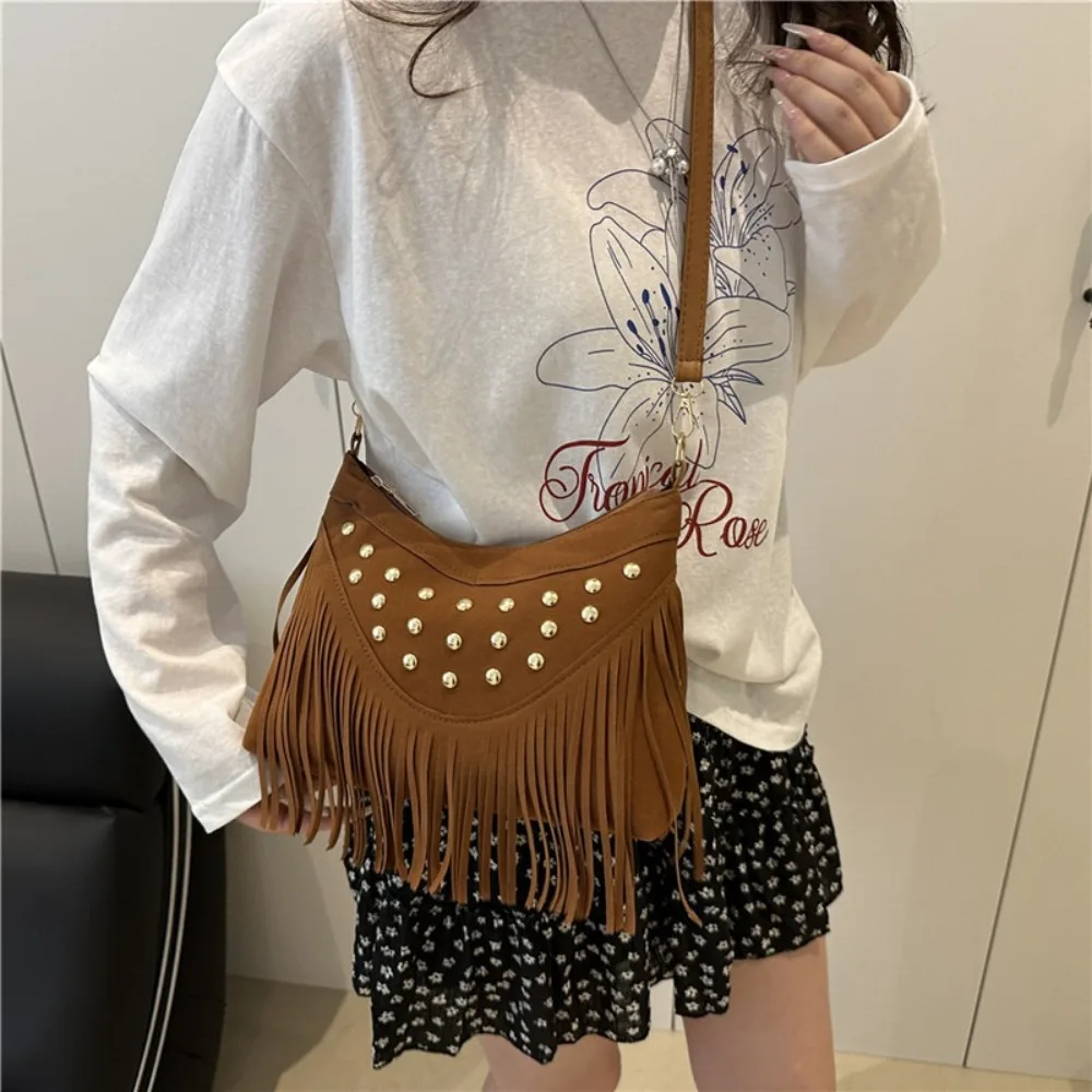 Korean Vintage Rivet Shoulder Bag Tassel Suede Underarm Bag Zipper Boho Handbag Women
Korean Vintage Rivet Shoulder Bag Tassel Suede Underarm Bag Zipper Boho Handbag Women
