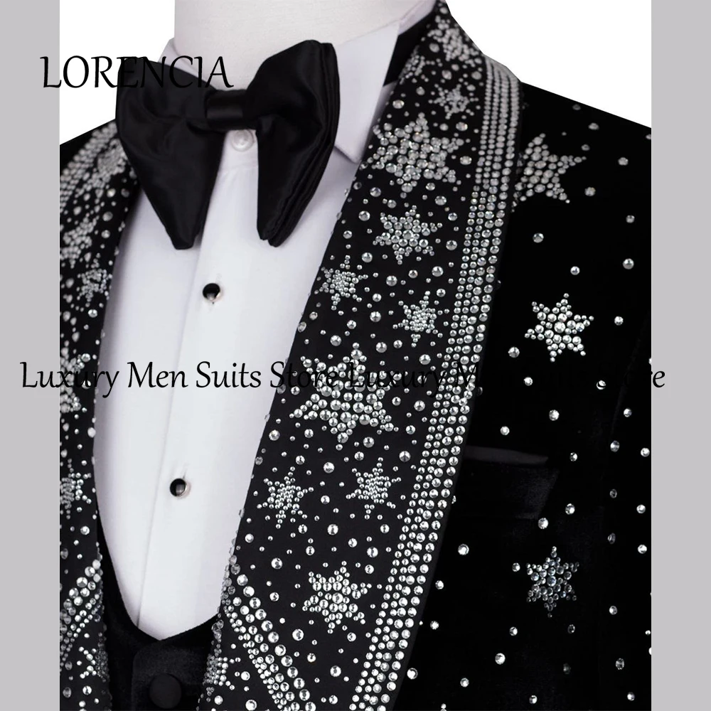Sparkly Crystal Men Suits 3 Pieces Single Breasted Wedding Party Outfits Tuxedos Customized Blazer Pants zomerset heren
Sparkly Crystal Men Suits 3 Pieces Single Breasted Wedding Party Outfits Tuxedos Customized Blazer Pants zomerset heren