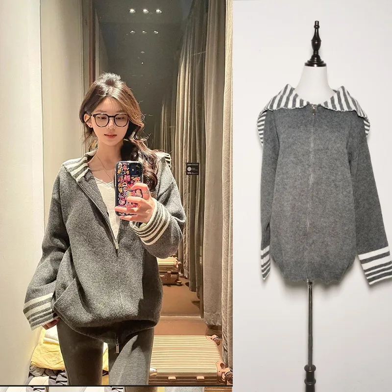 MiiiiX Preppy Style Striped Sailor Collar Gray Knitted Cardigan Jacket 2024 Autumn Women's Clothes Loose Casual Sweater Knitwear
MiiiiX Preppy Style Striped Sailor Collar Gray Knitted Cardigan Jacket 2024 Autumn Women's Clothes Loose Casual Sweater Knitwear