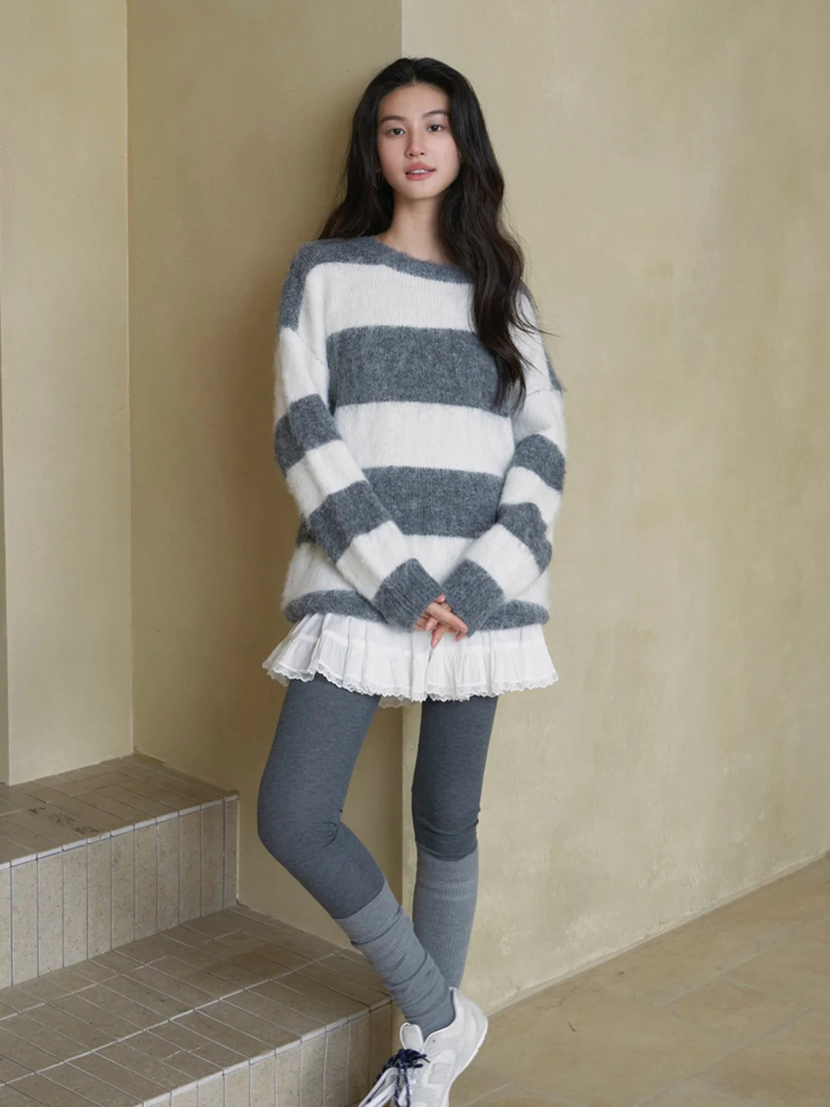 Теплый шерстяной вязаный свитер в полоску для женщин, повседневный, длинный, с круглым вырезом, от Er Yang Design
Теплый шерстяной вязаный свитер в полоску для женщин, повседневный, длинный, с круглым вырезом, от Er Yang Design