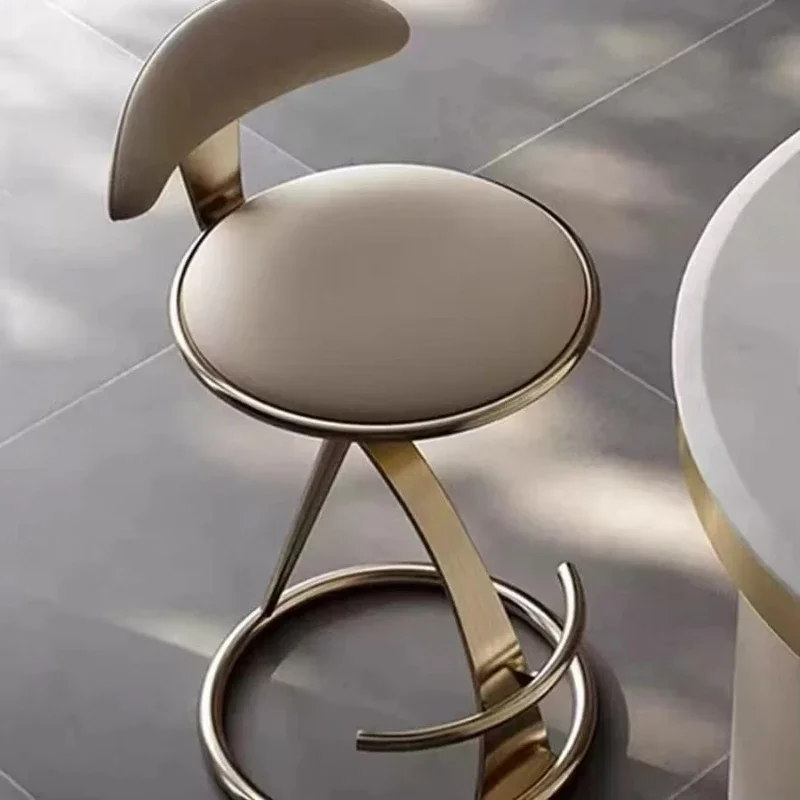 Retro style bar stool, luxury home bar chair, high chair with leather seat, high stool for living room.
Retro style bar stool, luxury home bar chair, high chair with leather seat, high stool for living room.
