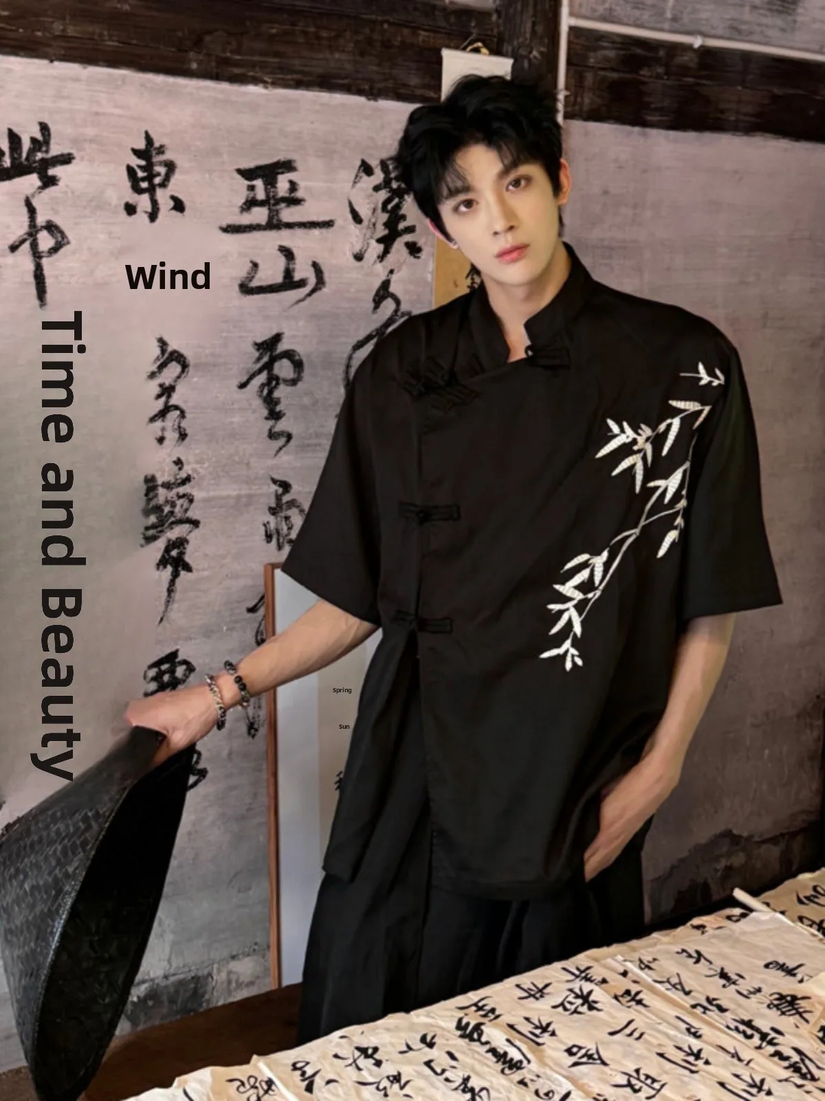 New Chinese Sle Men's Ice Silk ort Sve irt with Button Design Faionable And Haome Summer Tang Costume Jaet
New Chinese Sle Men's Ice Silk ort Sve irt with Button Design Faionable And Haome Summer Tang Costume Jaet