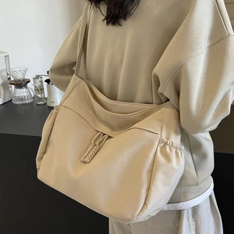 Casual Nylon Hobos Crossbody Bags Solid Zipper Women's Bags 2025 Fashion High Capacity Solid Color Single Shoulder Totes Bag
Casual Nylon Hobos Crossbody Bags Solid Zipper Women's Bags 2025 Fashion High Capacity Solid Color Single Shoulder Totes Bag
