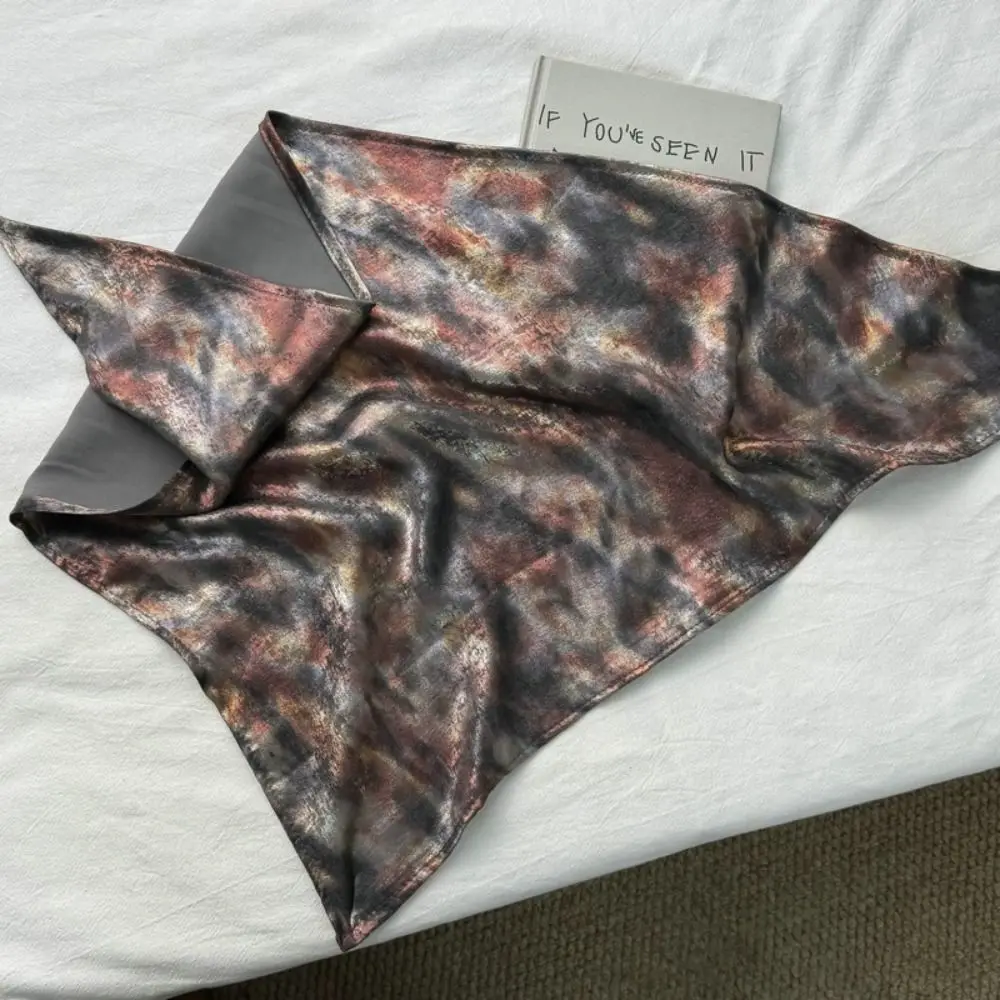 Retro Printed Triangle Scarf Spicy Girls Y2K Leopard Print Silk Scarf Glossy Silk Korean Punk Bandana Female
Retro Printed Triangle Scarf Spicy Girls Y2K Leopard Print Silk Scarf Glossy Silk Korean Punk Bandana Female
