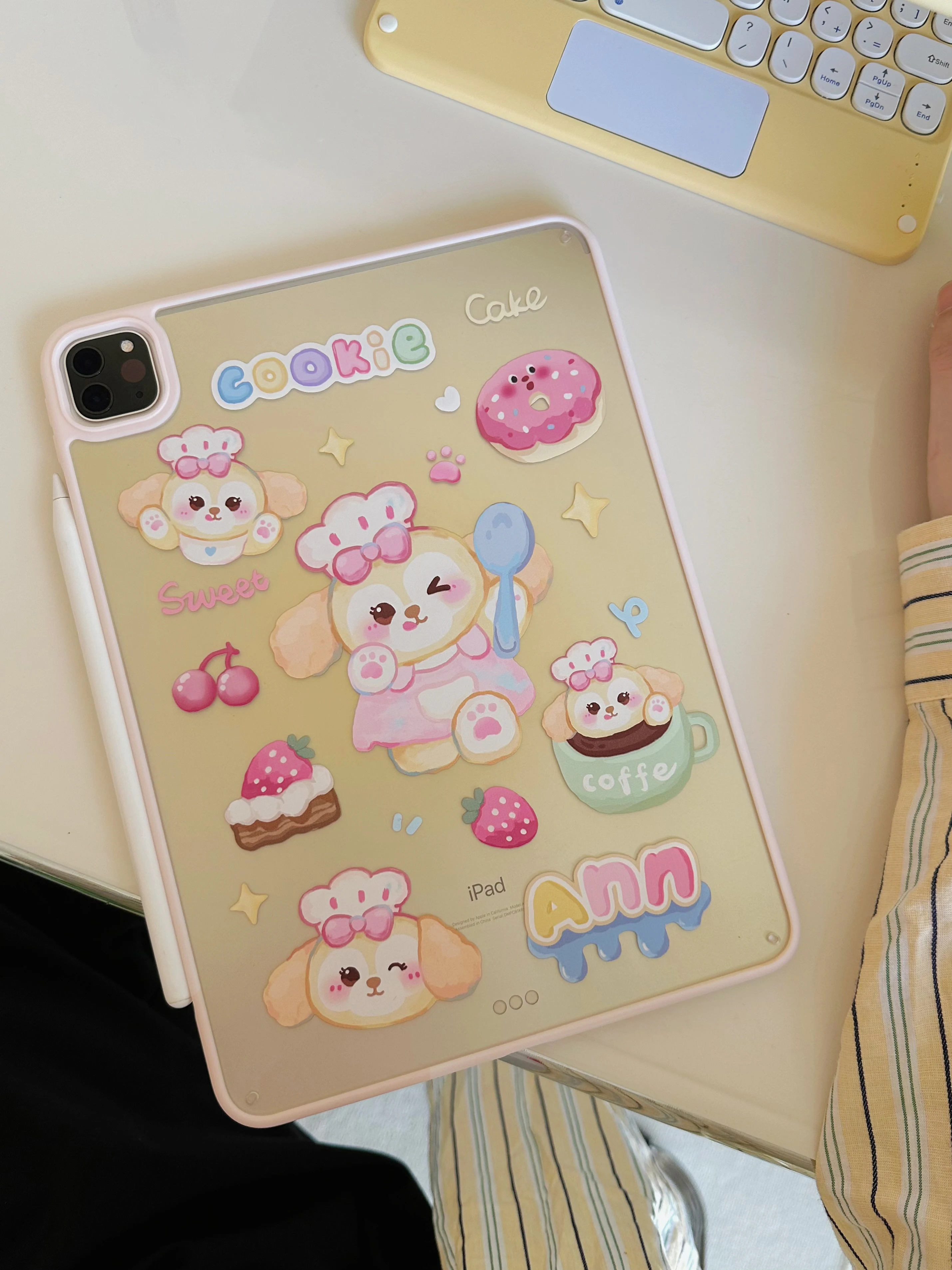 Suitable for iPad 9, 8, 7, Air 2, 3, 4, 5, 6, 10.9 and Pro 11 Cute cartoon Disney cream pie iPad acrylic protective case
Suitable for iPad 9, 8, 7, Air 2, 3, 4, 5, 6, 10.9 and Pro 11 Cute cartoon Disney cream pie iPad acrylic protective case