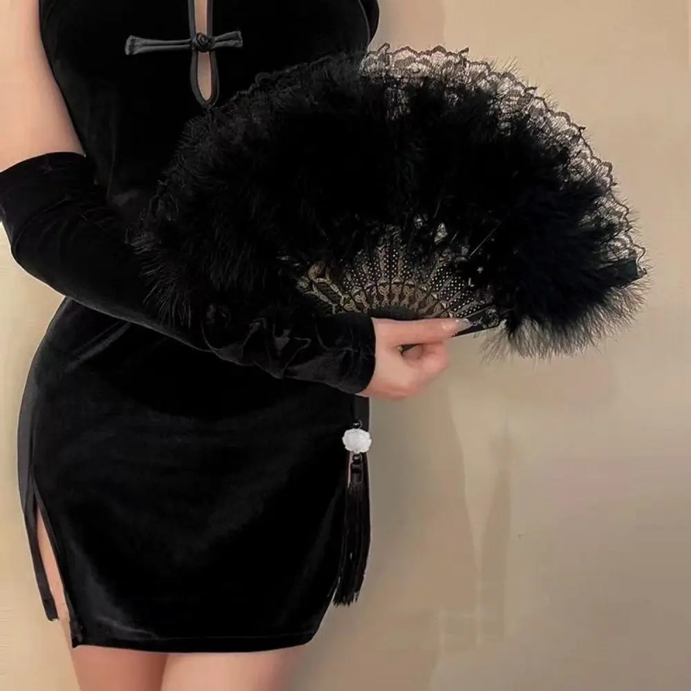 Chinese Ancient Style Foldable Cheongsam Hand Fan Double Sided Vintage Retro Fur Women's Fashion Show Fan Black White
Chinese Ancient Style Foldable Cheongsam Hand Fan Double Sided Vintage Retro Fur Women's Fashion Show Fan Black White