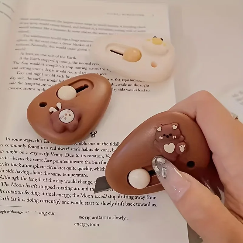 Mini craft knife, cute cartoon design, portable for home and office use, package opening knife, cutting knife, student dormitory
Mini craft knife, cute cartoon design, portable for home and office use, package opening knife, cutting knife, student dormitory