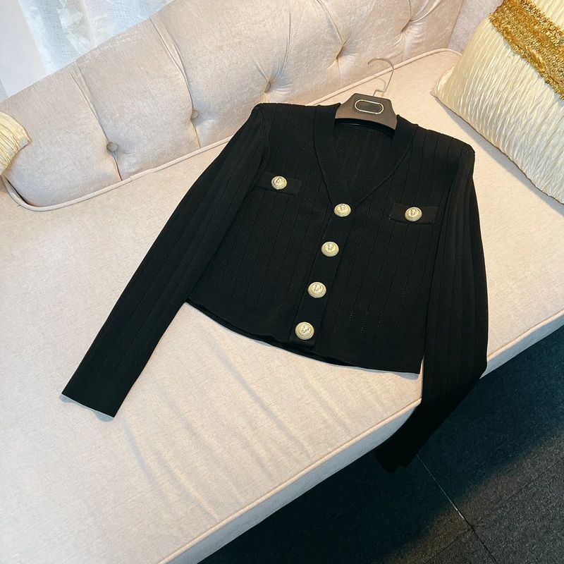 Luxury Gold Buttons V-neck Long Sleeve Top Mujer 2023 Autumn Elegant Black Knitted Sweater Women Casual Cardigan Femme
Luxury Gold Buttons V-neck Long Sleeve Top Mujer 2023 Autumn Elegant Black Knitted Sweater Women Casual Cardigan Femme