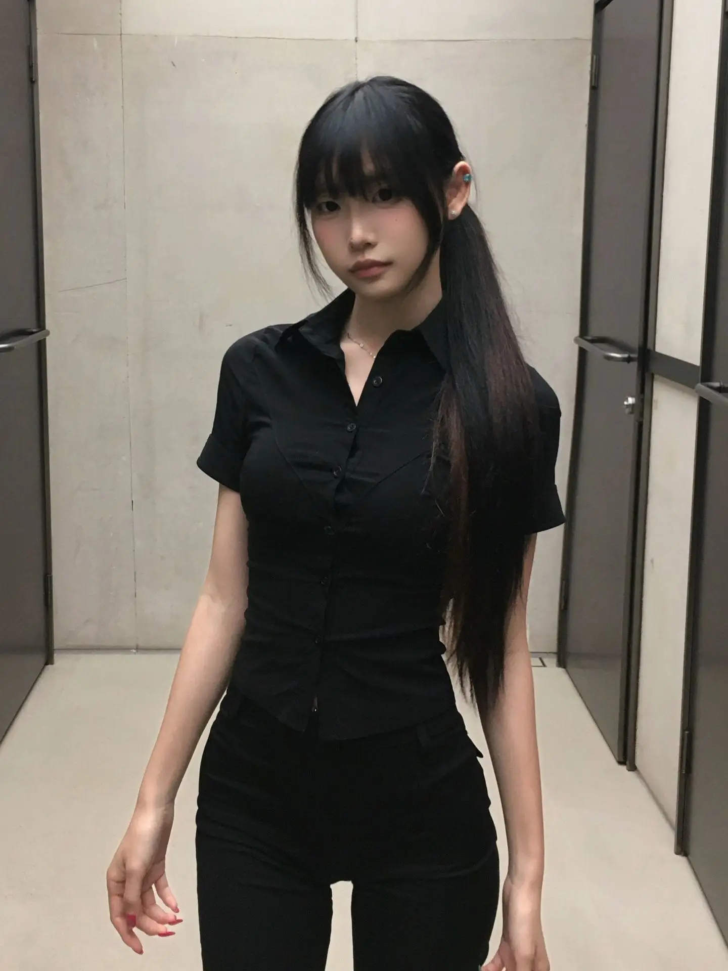 Black Sexy Slim Fit Shirt Short Sleeve Women's Fashion Retro Style Waist-Cinching Sexy Tight Shirt Outfit Studio
Black Sexy Slim Fit Shirt Short Sleeve Women's Fashion Retro Style Waist-Cinching Sexy Tight Shirt Outfit Studio