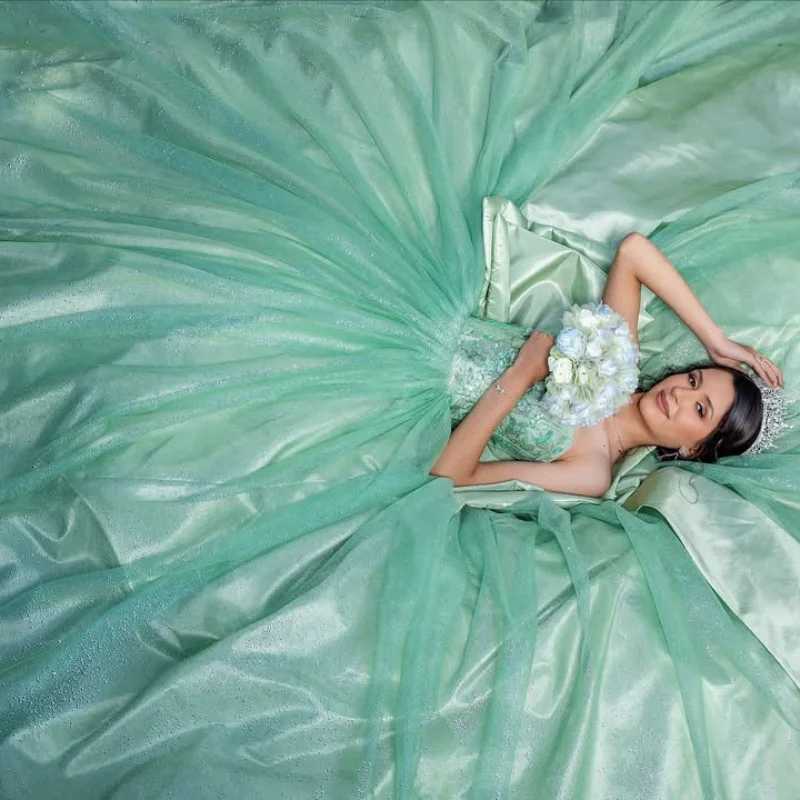 Shiny Green Quinceanera Dress off-shoulder Crystal 3D Flower Decal Long tail Bow vestidos de 15 Quinceanera Customize
Shiny Green Quinceanera Dress off-shoulder Crystal 3D Flower Decal Long tail Bow vestidos de 15 Quinceanera Customize