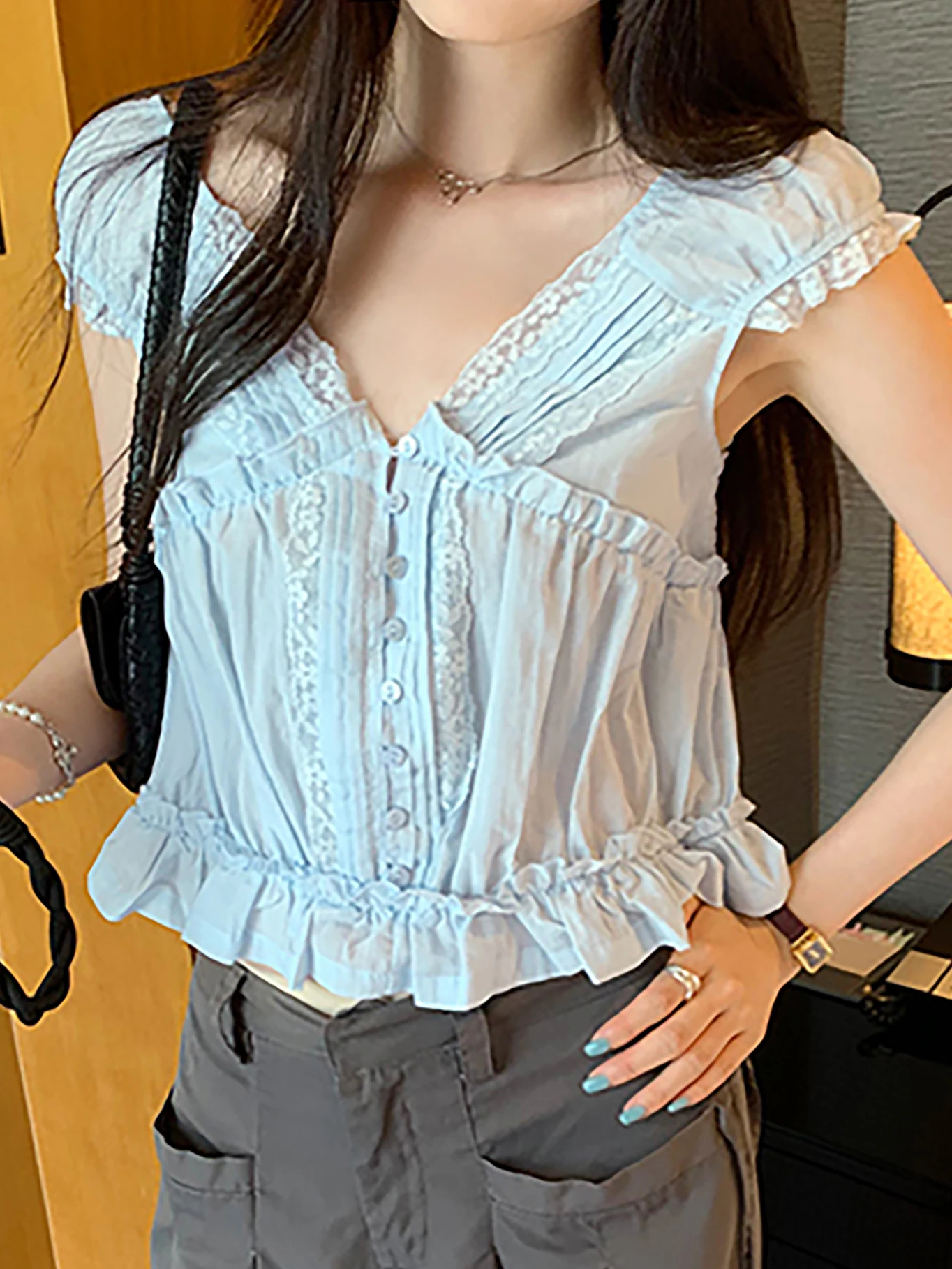 French Style Lace V-neck Bubble Sleeve Shirt Women's Summer New Sweet Spicy Slimming Versatile Top Backless Bell Bottoms
French Style Lace V-neck Bubble Sleeve Shirt Women's Summer New Sweet Spicy Slimming Versatile Top Backless Bell Bottoms