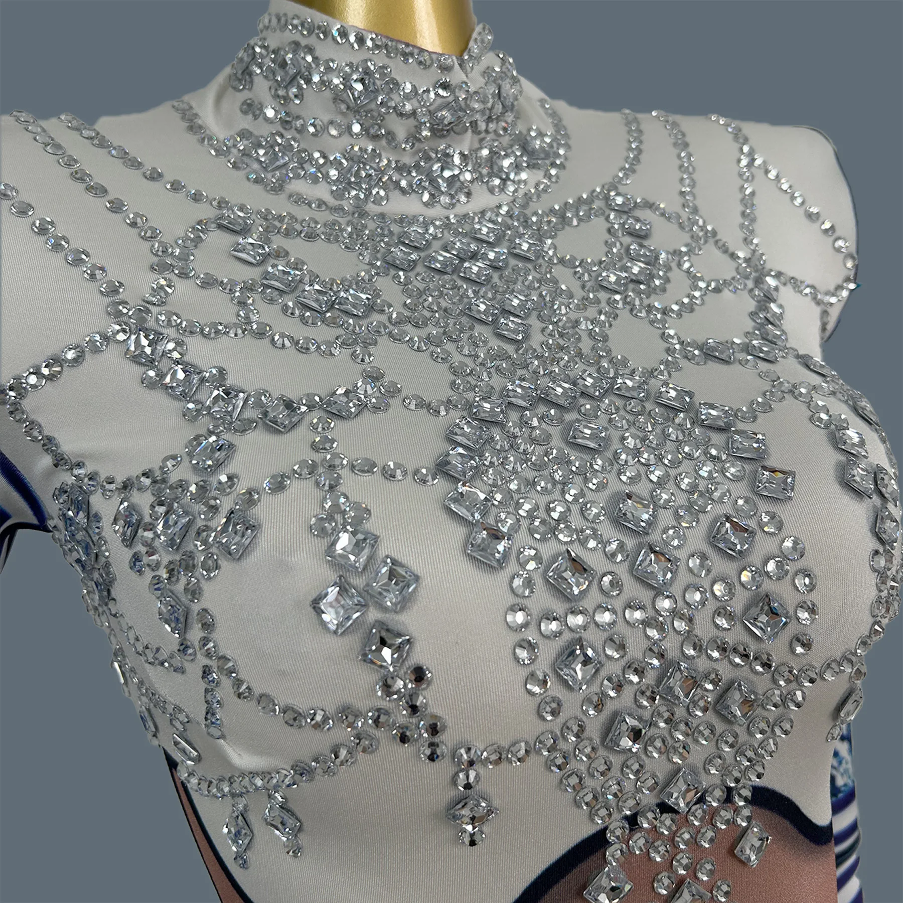 Chinese Style Blue White Porcelain Print Outfit Silver Rhinestone Flare Sleeve Stage Show Wear Tight Fitting Bodysuit Qinghuaci
Chinese Style Blue White Porcelain Print Outfit Silver Rhinestone Flare Sleeve Stage Show Wear Tight Fitting Bodysuit Qinghuaci