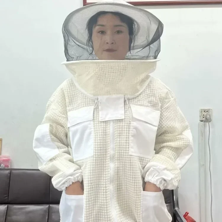 Костюм для защиты от пчел. Костюм для защиты от пчел экспортного типа. Газовый костюм для защиты от пчел.
Костюм для защиты от пчел. Костюм для защиты от пчел экспортного типа. Газовый костюм для защиты от пчел.