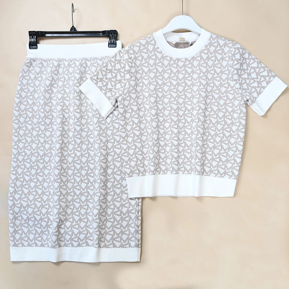 New Women's Knitted Short Sleeve Color Woven Letter round Neck Top Half Skirt Set Spring Fashion Two-Piece Suit Casual Wear
New Women's Knitted Short Sleeve Color Woven Letter round Neck Top Half Skirt Set Spring Fashion Two-Piece Suit Casual Wear
