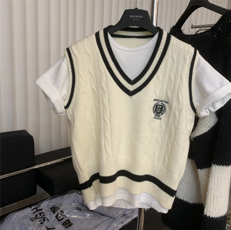 2022 New fashion Designer new style Famous brand Sweet Preppy style Versatile knitted vest v neck Chic Knitted vest
2022 New fashion Designer new style Famous brand Sweet Preppy style Versatile knitted vest v neck Chic Knitted vest