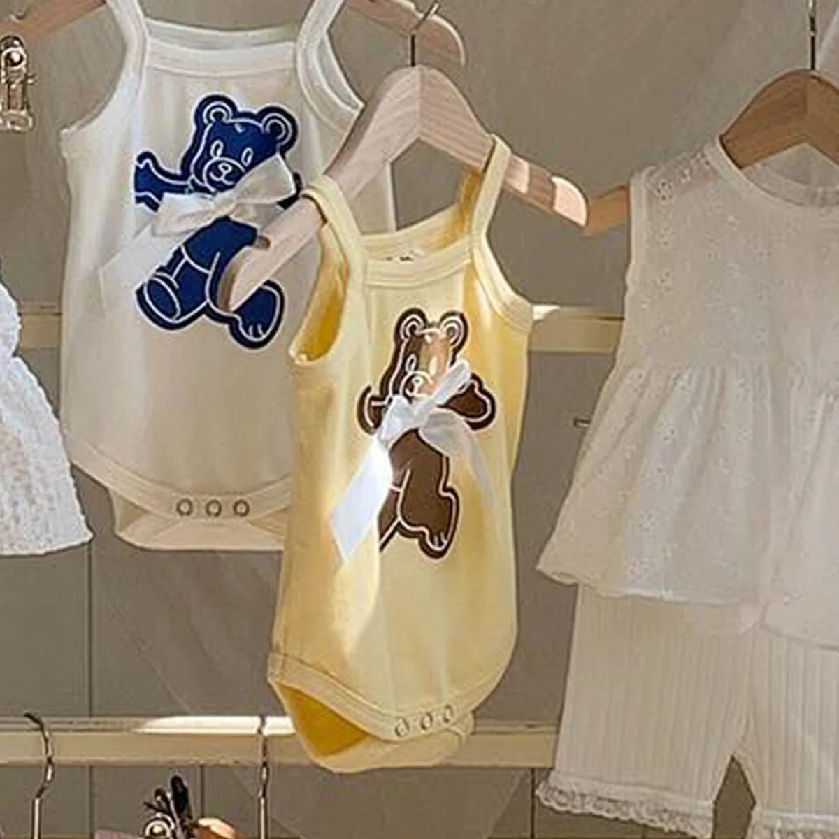 2025 Summer New Baby Girl Sleeveless Sling Bodysuit Newborn Girl Cute Bear Print Bow Jumpsuit Toddler Infant Clothes 0-24M
2025 Summer New Baby Girl Sleeveless Sling Bodysuit Newborn Girl Cute Bear Print Bow Jumpsuit Toddler Infant Clothes 0-24M