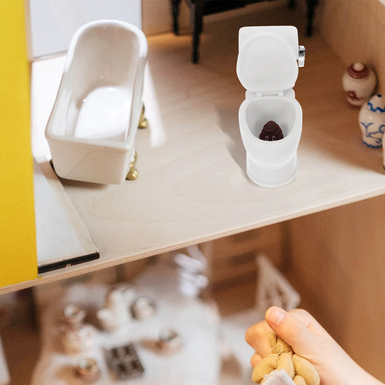 Mini Toilet Creative Design Miniature Bathroom Accessory Smooth Surface Mini House Furniture Decorative Miniature Toilet
Mini Toilet Creative Design Miniature Bathroom Accessory Smooth Surface Mini House Furniture Decorative Miniature Toilet