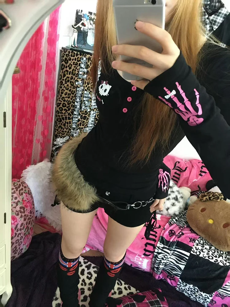 Y2K американская футболка с мультяшным принтом, женская винтажная уличная одежда в стиле панк, осенние топы на пуговицах, японские тонкие футболки в стиле Харадзюку с черепами Mujer
Y2K американская футболка с мультяшным принтом, женская винтажная уличная одежда в стиле панк, осенние топы на пуговицах, японские тонкие футболки в стиле Харадзюку с черепами Mujer