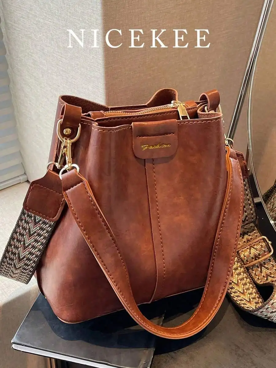 Vintage Solid Bucket Bag - Retro Shoulder Tote for Work Commute Shopping Dating
Vintage Solid Bucket Bag - Retro Shoulder Tote for Work Commute Shopping Dating