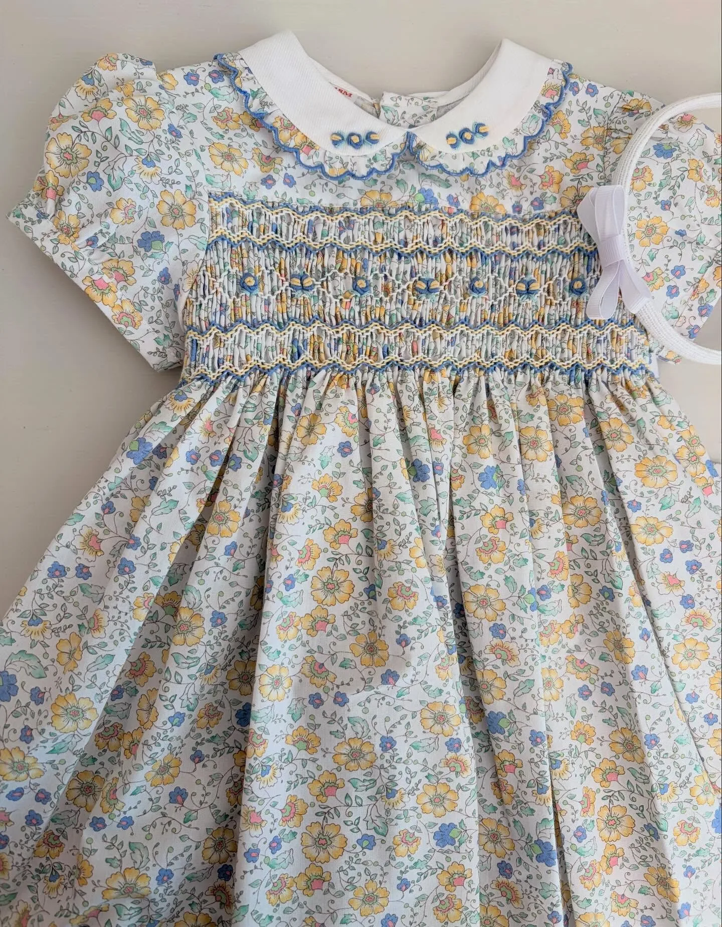 Summer Girl Handmade Embroidered Flower Yellow Blue Printed Smoked Dress for Casual Party Birthday Wedding Photography
Summer Girl Handmade Embroidered Flower Yellow Blue Printed Smoked Dress for Casual Party Birthday Wedding Photography