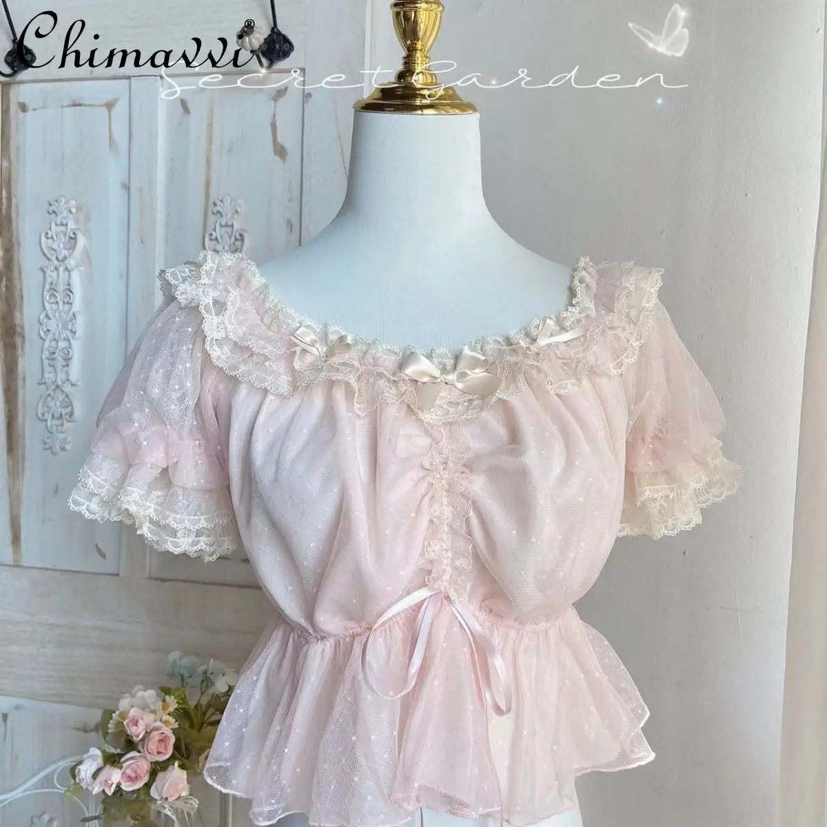 Lolita Sweet Girl Bubble Sleeve Shirt Summer New Princess Style Lace Splicing Short Sleeve Temperament Fairy Inside Lo Top
Lolita Sweet Girl Bubble Sleeve Shirt Summer New Princess Style Lace Splicing Short Sleeve Temperament Fairy Inside Lo Top