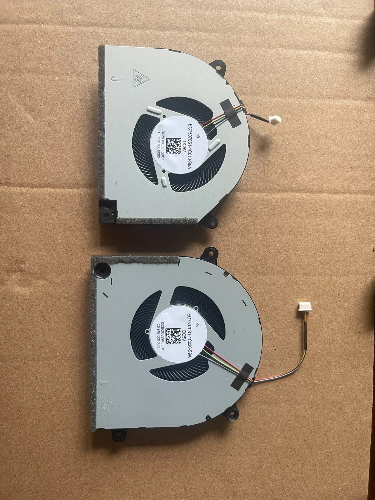 For Lenovo Y540 17 Brand New Cooling Fan CPU/GPU Fan, Notebook Internal Repair Part
For Lenovo Y540 17 Brand New Cooling Fan CPU/GPU Fan, Notebook Internal Repair Part