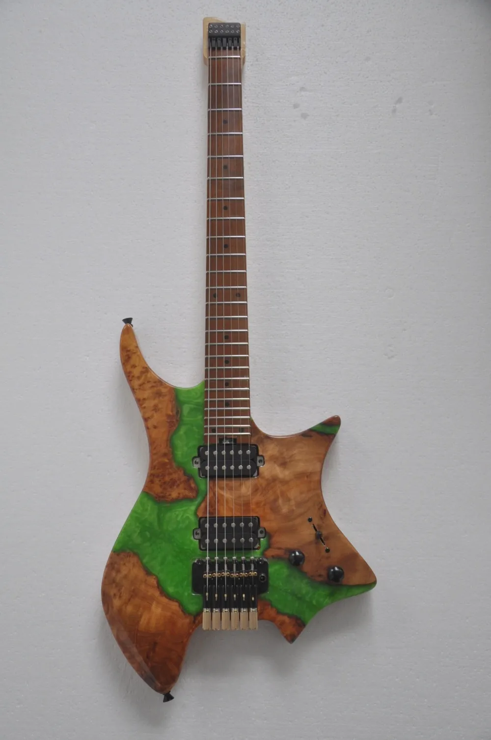 6-струнная электрогитара с черной фурнитурой, грифом из жареного клена, обеспечивающим индивидуальным сервисом
6-струнная электрогитара с черной фурнитурой, грифом из жареного клена, обеспечивающим индивидуальным сервисом