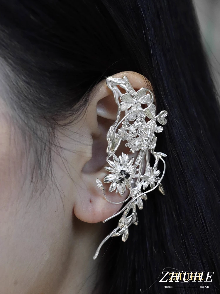ZHUHE The Cloud Flower Ear Clips In A Cyberpunk Style Are Perfect Jewelry Accessories For Women And Party Gifts For Their Girlfr
ZHUHE The Cloud Flower Ear Clips In A Cyberpunk Style Are Perfect Jewelry Accessories For Women And Party Gifts For Their Girlfr