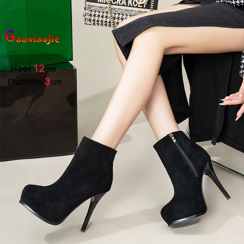 Осень-зима, новые женские короткие сапоги на очень высоком каблуке 12 см, модная женская обувь с короткими трубками, пикантные ботильоны для вечеринок в ночном клубе
Осень-зима, новые женские короткие сапоги на очень высоком каблуке 12 см, модная женская обувь с короткими трубками, пикантные ботильоны для вечеринок в ночном клубе