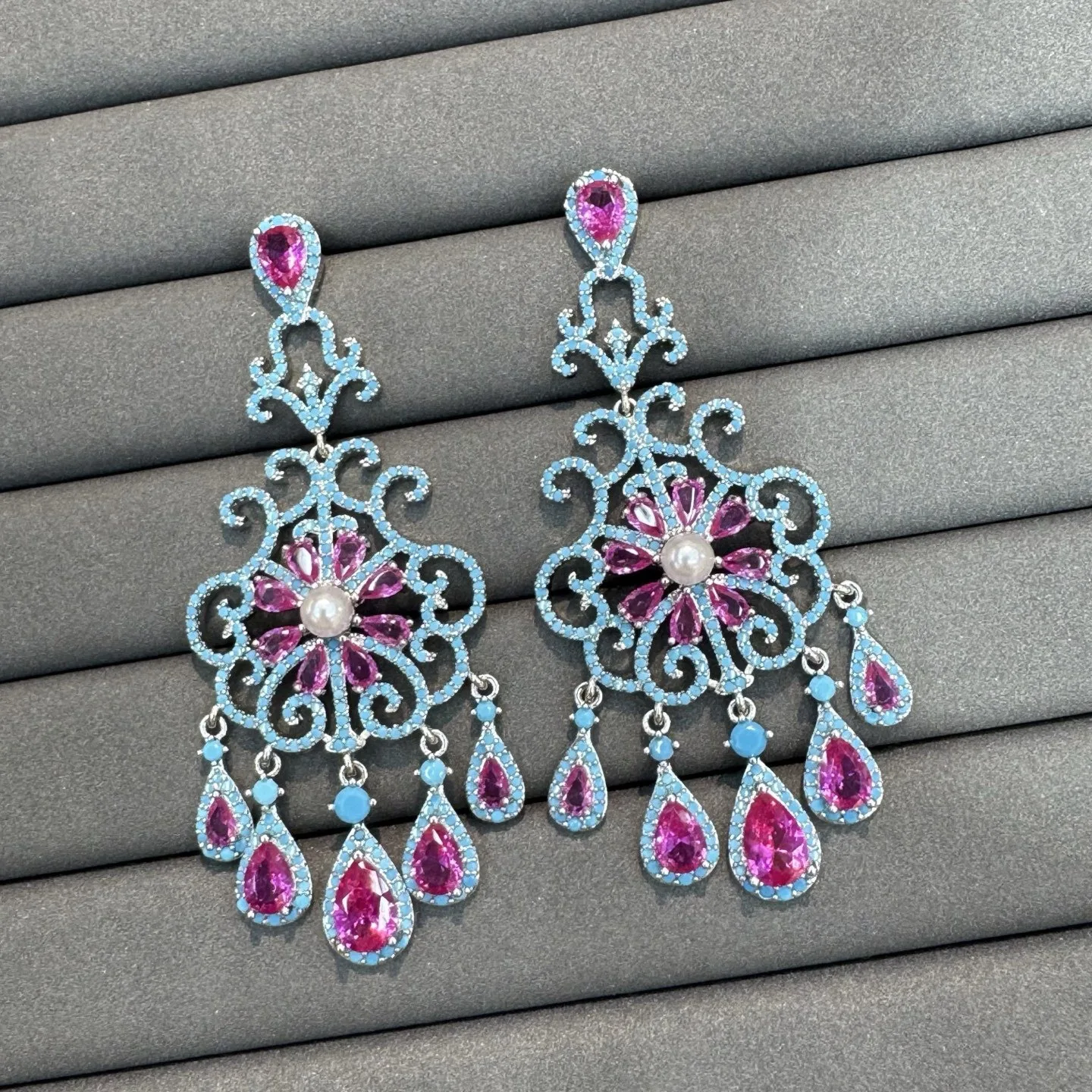 Gorgeous earrings for women wedding dinner party luxury jewelry cubic zirconia blue pink dangling earrings vintage unique
Gorgeous earrings for women wedding dinner party luxury jewelry cubic zirconia blue pink dangling earrings vintage unique