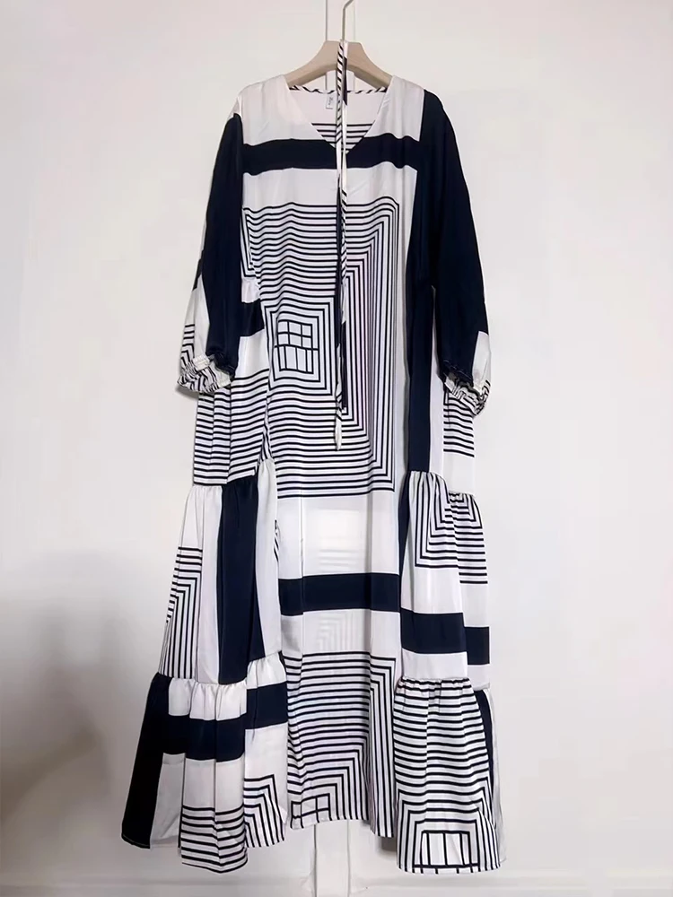 2025 summer women's retro geometric print V-neck pullover lace-up dress Fashion loose pleated big swing A-line pommel skirt
2025 summer women's retro geometric print V-neck pullover lace-up dress Fashion loose pleated big swing A-line pommel skirt