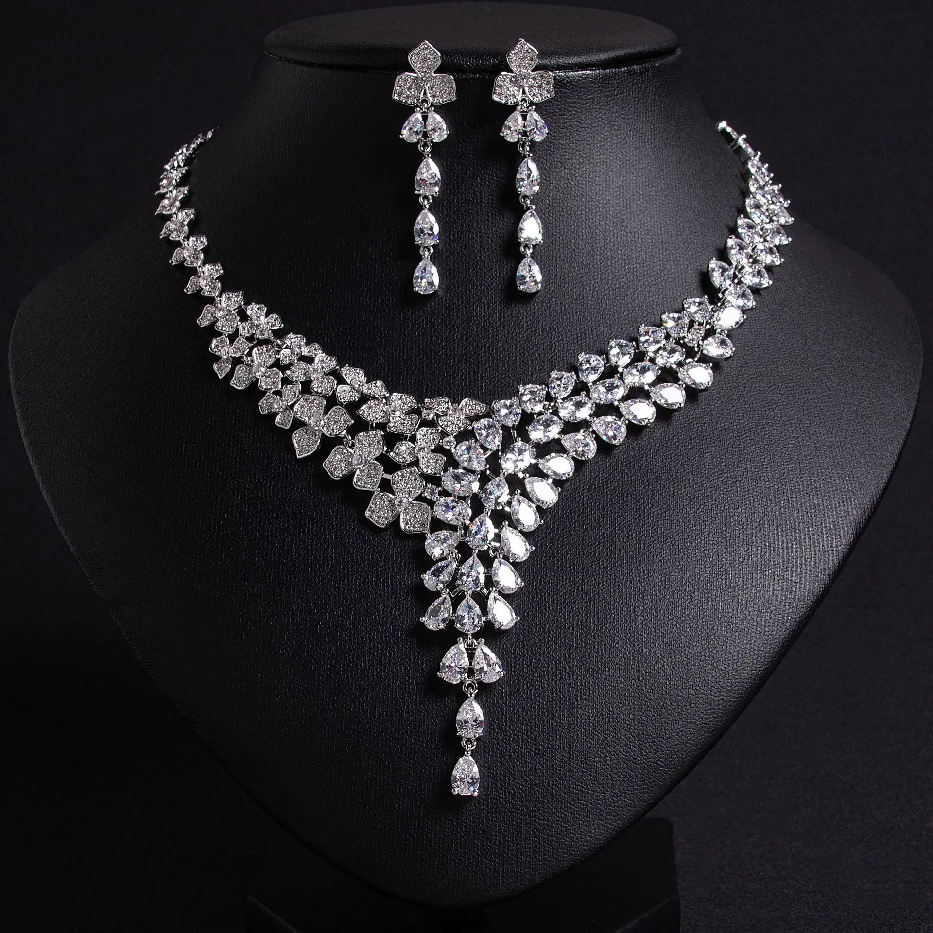 Stereoscopic Fine Glitter Drop Multicolor White Necklace Earrings Zircon Jewelry Set Women's Prom Banquet Wedding Festival M-686
Stereoscopic Fine Glitter Drop Multicolor White Necklace Earrings Zircon Jewelry Set Women's Prom Banquet Wedding Festival M-686