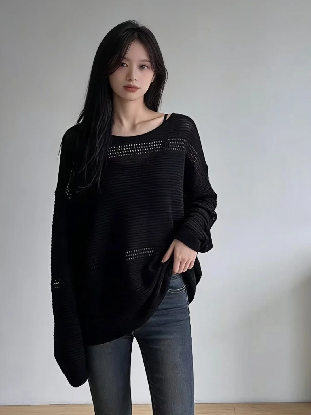 Свободный длинный вязаный свитер женский с ажурной текстурой, топ в стиле lazy, стройнящий, весна-лето 2026, повседневная одежда
Свободный длинный вязаный свитер женский с ажурной текстурой, топ в стиле lazy, стройнящий, весна-лето 2026, повседневная одежда